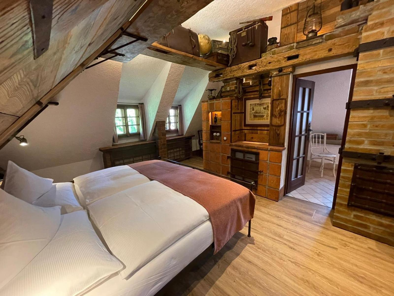 Romantik Hotel U Raka براغ المظهر الخارجي الصورة