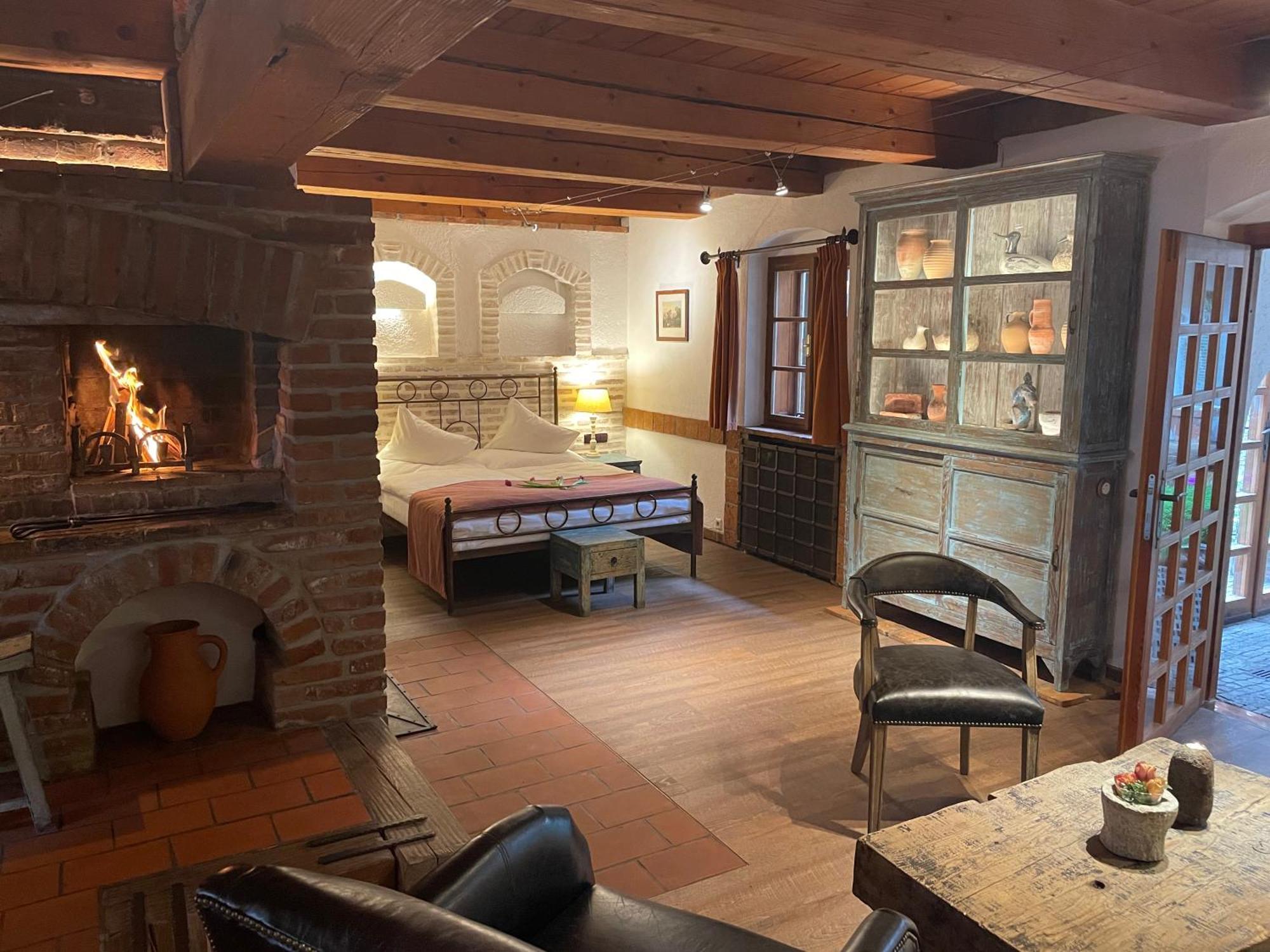 Romantik Hotel U Raka براغ المظهر الخارجي الصورة