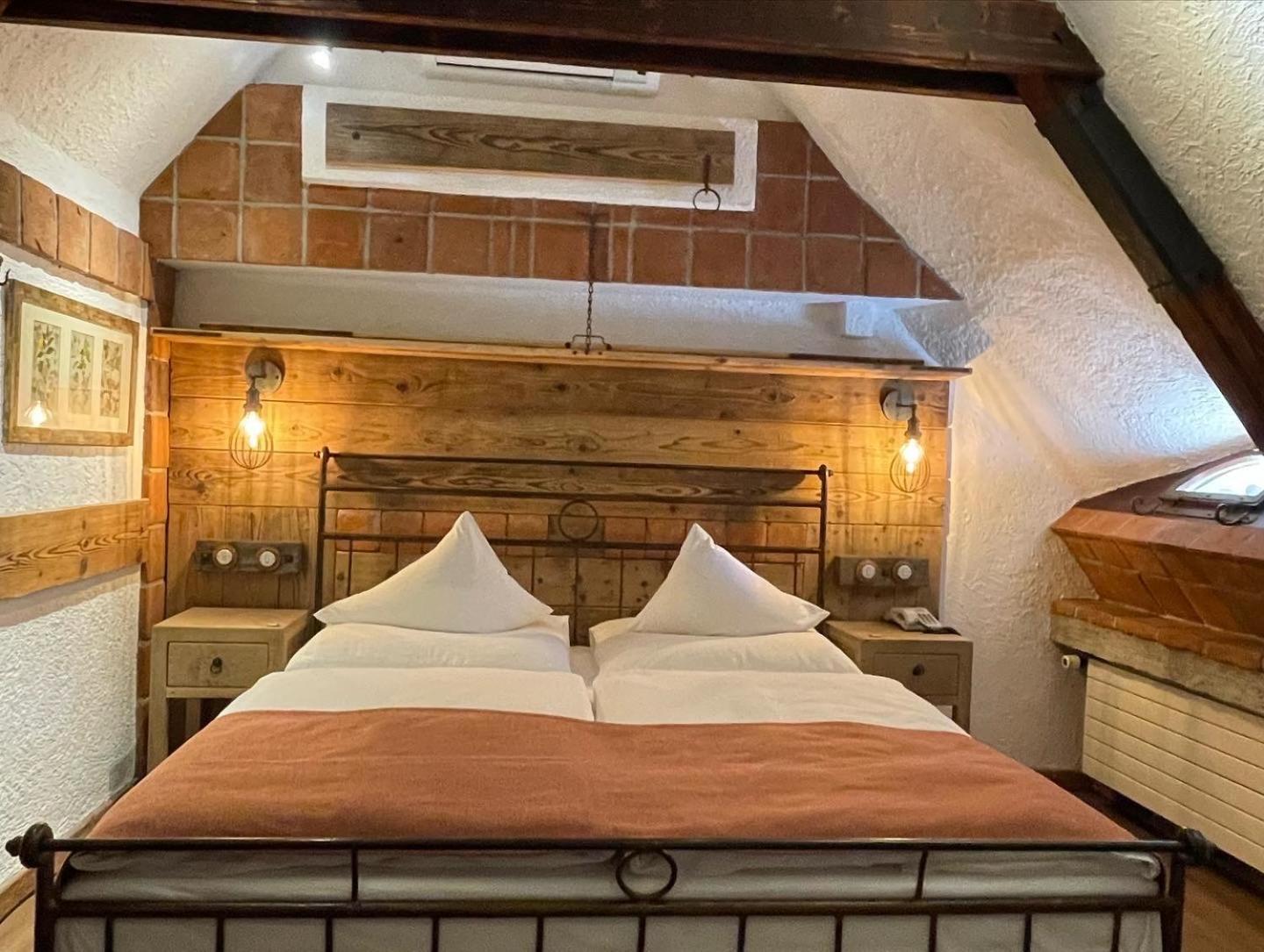 Romantik Hotel U Raka براغ المظهر الخارجي الصورة